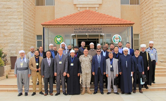 وفد من الأئمة والوعاظ يزور كلية الدفاع الوطني وفد من الأئمة والوعاظ يزور كلية الدفاع الوطني