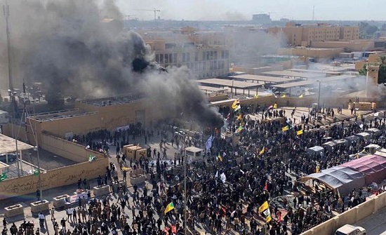 نصب خيام أمام سفارة أميركا ببغداد وبومبيو يتهم ارهابيين بالهجوم نصب خيام أمام سفارة أميركا ببغداد وبومبيو يتهم ارهابيين بالهجوم