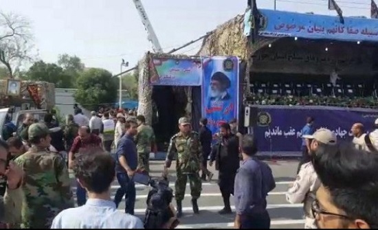 بالفيديو : اللقطات الأولى للهجوم على الاستعراض العسكري في الأهواز
