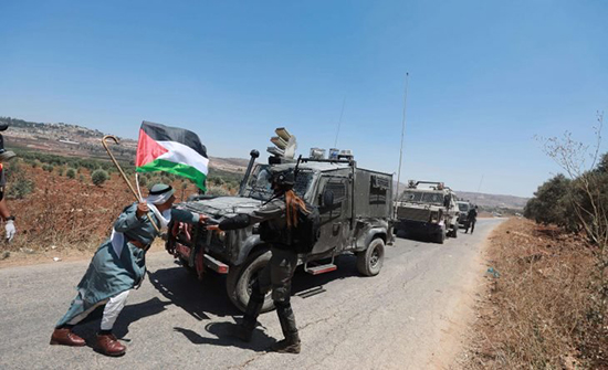 قرب مباني الفلسطينيين.. هكذا يزرع الجيش الإسرائيلي عبوات ناسفة في قرية “كفر قدوم” بالضفة الغربية