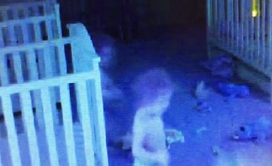 بالفيديو: توائم يدهشن والدتهم بالهرب من أسرتهم