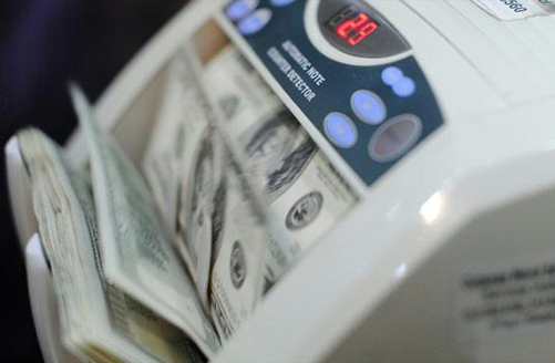 ضربة جديدة بسعر صرف الجنيه أمام الدولار ضربة جديدة بسعر صرف الجنيه أمام الدولار