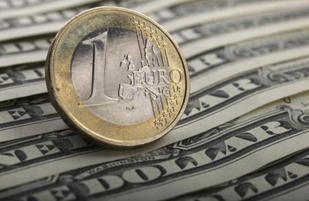 اليورو يقفز فوق 1.14 دولار مع تنامي مخاوف الاقتصاد الأمريكي