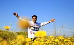 محمد عساف بإطلالة مميزة بين الزهور محمد عساف بإطلالة مميزة بين الزهور