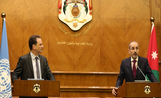 الصفدي والمفوض العام للأونروا يعقدان مؤتمرا صحفيا الصفدي والمفوض العام للأونروا يعقدان مؤتمرا صحفيا