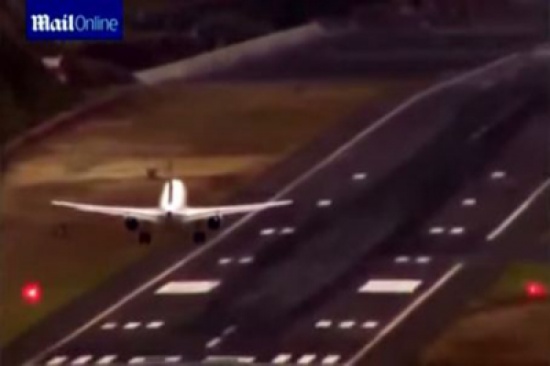 شاهد: ماذا حدث لطيارين تحدوا الرياح أثناء الهبوط؟