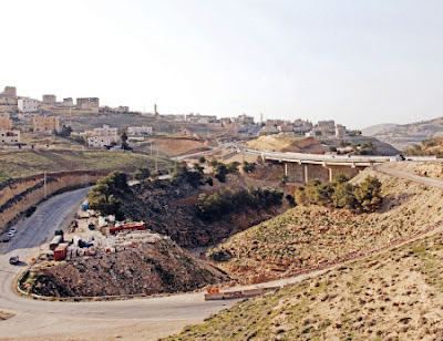مطالبة بتعبيد وصيانة طريق بلدة بتير بالكرك مطالبة بتعبيد وصيانة طريق بلدة بتير بالكرك