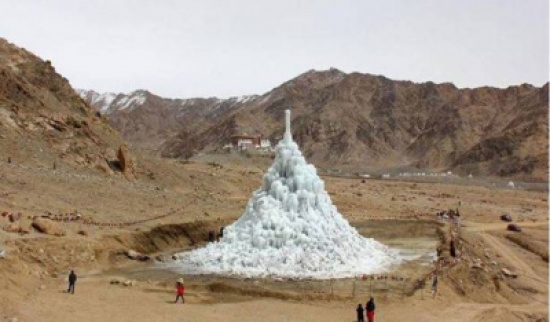 لماذا يوجد هذا الجبل الجليدي في قلب الصحراء؟