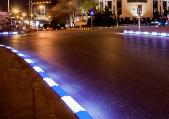 تركيب كندرين مضاء في شوارع المفرق الرئيسية تركيب كندرين مضاء في شوارع المفرق الرئيسية
