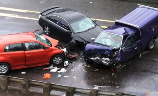 وفاتان و14 إصابة بحادث تصادم في البلقاء