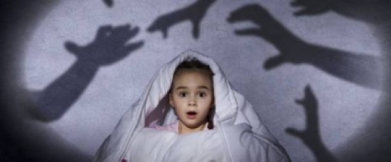 طفلك يخاف من الظلام؟.. كيف يمكن مساعدته في التغلب عليه طفلك يخاف من الظلام؟.. كيف يمكن مساعدته في التغلب عليه