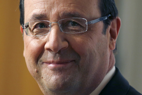 هولاند لا يستبعد توجيه ضربات جوية للنظام السوري قبل الأربعاء