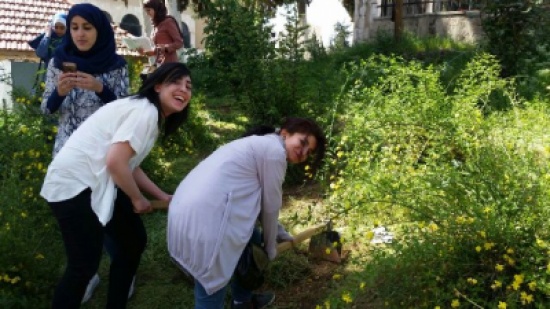 (300) طالب وطالبة في "الاردنية" يشاركون في زراعة الاشجار