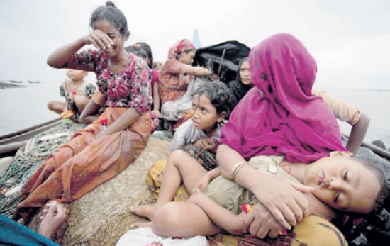 إنقاذ مئات مسلمي الروهينغا قرب سواحل ماليزيا