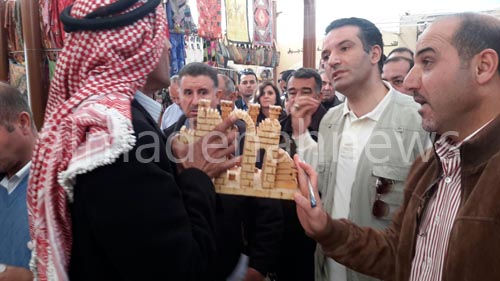 بالصور  :  الفايز يزور مدينة جرش الاثرية