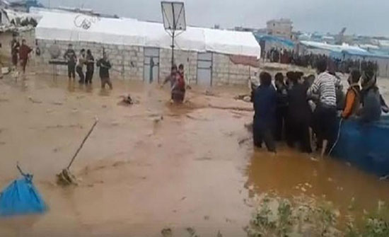 شاهد السيول تغرق خيم النازحين في إدلب شاهد السيول تغرق خيم النازحين في إدلب