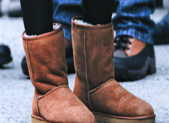 صورة: ما وجدته داخل حذائها كاد أن يقتلها!