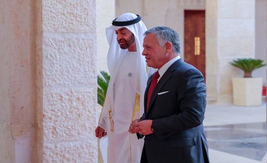 الملك في وداع ولي عهد أبوظبي لدى مغادرته عمان الملك في وداع ولي عهد أبوظبي لدى مغادرته عمان