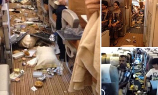 شاهد ماذا يحدث عند تعرض الطائرة للاضطرابات الجويّة