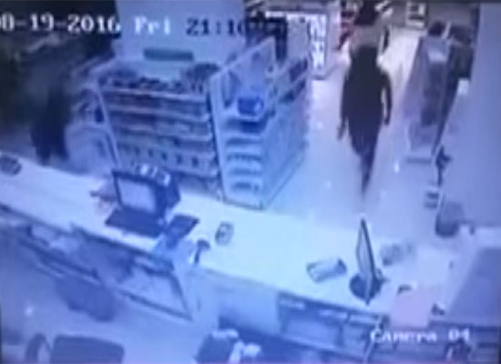 فيديو:عملية سطو في السعودية على صيدلية فيديو:عملية سطو في السعودية على صيدلية