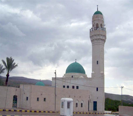 2323 زائرا لمقام الصحابي معاذ بن جبل الشهر الماضي 2323 زائرا لمقام الصحابي معاذ بن جبل الشهر الماضي