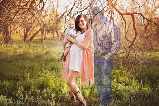 زوج يظهر بعد وفاته في صورة عائلية مع طفله المولود.. "وكله فوتوشوب"