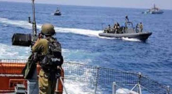بحرية الاحتلال تواصل مهاجمة الصيادين شمال غزة بحرية الاحتلال تواصل مهاجمة الصيادين شمال غزة
