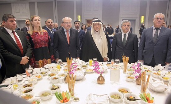أبو حمور يفتتح الدورة الخامسة لاجتماعات صندوق ووقفية القدس أبو حمور يفتتح الدورة الخامسة لاجتماعات صندوق ووقفية القدس