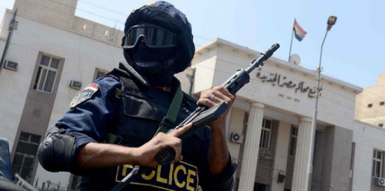 مصر.. إعدام شرطي قتل تاجرة مخدرات وطفلتها لهذا السبب!