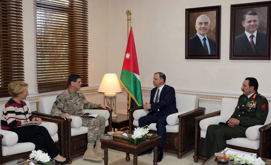 الأمير فيصل بن الحسين يستقبل وفداً عسكرياً أمريكياً