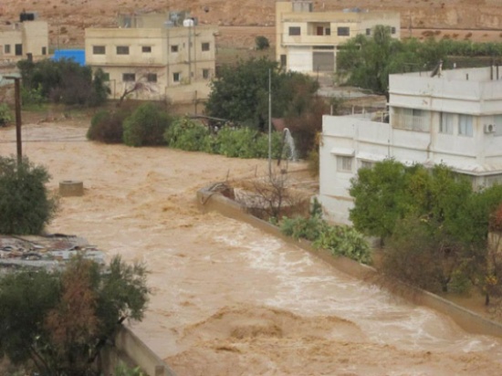 العثور على جثة " شاب " في سيل الزرقاء العثور على جثة " شاب " في سيل الزرقاء