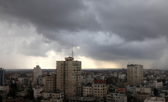 الخميس: أجواء باردة نسبياً مع أمطار خفيفة