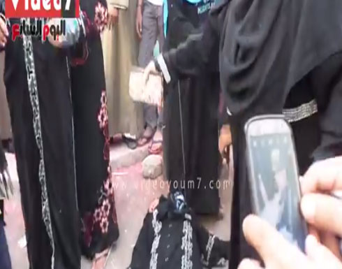 بالفيديو : سيدة تصاب بالإغماء عقب سماع حكم إعدام 5 من أبنائها بالفيديو : سيدة تصاب بالإغماء عقب سماع حكم إعدام 5 من أبنائها