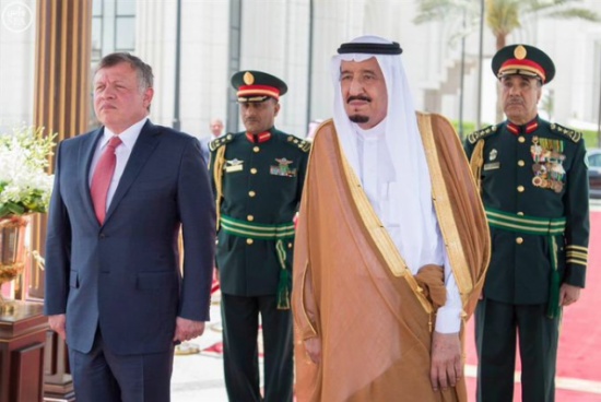 ما السر وراء إطلاق 21 طلقة ترحيباً بخادم الحرمين في الأردن؟