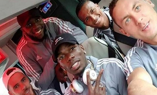 بالصور : رفاهية فوق الوصف بحافلة "الشياطين الحُمر"