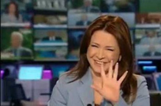 بالفيديو.. أشهر لقطات لمذيعين دخلوا فى نوبات ضحك على الهواء