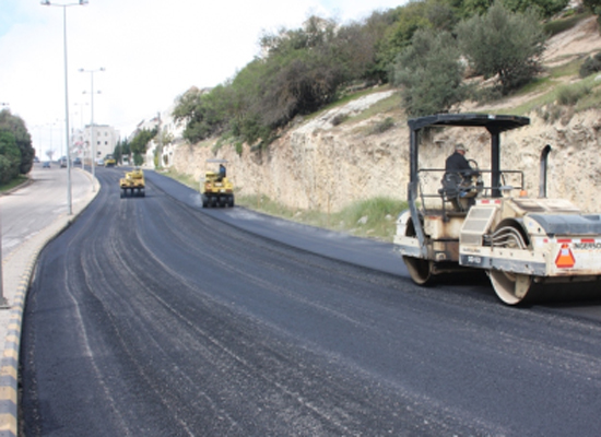 أمانة عمان تواصل أعمال تعبيد للشوارع في مختلف شوارع العاصمة