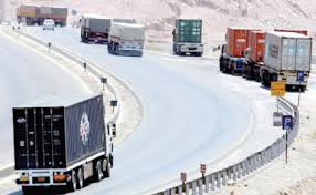 أصحاب شاحنات في الرمثا يغلقون خط الشام