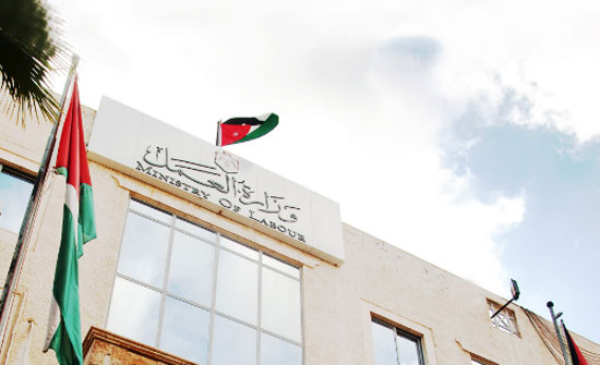 العمل: ملاسنة بين مراجع عربي وموظف في مديرية عمل سحاب العمل: ملاسنة بين مراجع عربي وموظف في مديرية عمل سحاب