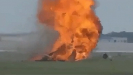 تحطم الطائرة اثناء العرض