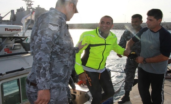 بسبب ارتفاع الموج .. انقاذ رياضيين فقدوا في العقبة