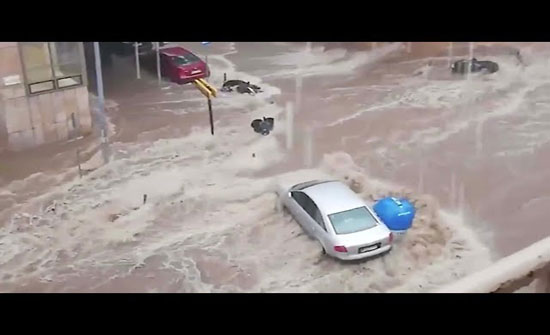 بالفيديو: عاصفة مطرية تغرق شوارع اليونان