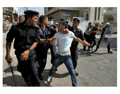 تقرير حقوقي: السلطة الفلسطينية واسرائيل يتناوبان على تعذيب الفلسطينيين تقرير حقوقي: السلطة الفلسطينية واسرائيل يتناوبان على تعذيب الفلسطينيين
