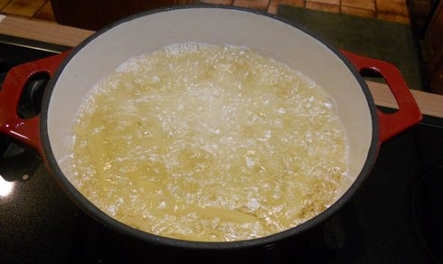 اصابة بالغة لطفل انسكب عليه " زيت مغلي " في الزرقاء