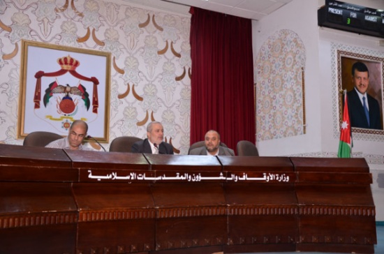 وزارة الأوقاف تستكمل الاجراءات المتعلقة بموسم الحج