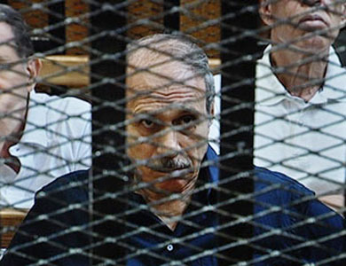 إرجاء إعادة محاكمة وزير داخلية مبارك لانشغال القضاة بالاستفتاء الدستوري