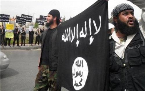 السلفي الجهادي يعتصم امام منزل النسور في السلط السلفي الجهادي يعتصم امام منزل النسور في السلط
