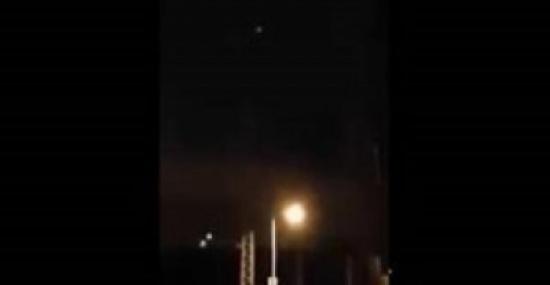 بالفيديو.. لحظة انتحار شاب صعقا أعلى عمود كهرباء في تونس بالفيديو.. لحظة انتحار شاب صعقا أعلى عمود كهرباء في تونس