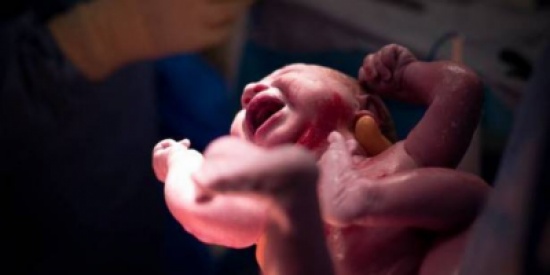 توفيت زوجته في الولادة.. وهذا المنشور بعد موتها سيُبكيكم!