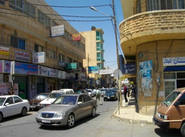 تجار في المفرق يطلقون مبادرة (يدا بيد) لتجميل شوارع المدينة تجار في المفرق يطلقون مبادرة (يدا بيد) لتجميل شوارع المدينة